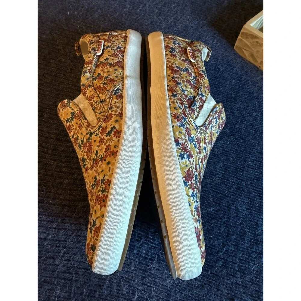 Taos Floral Slip On Shoes Size 7.5 Bright Cute Flowers Non Slip